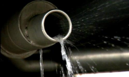 خروج آب از اگزوز در درجه حرارت عادی موتور خروج آب از اگزوز در درجه حرارت عادی موتور