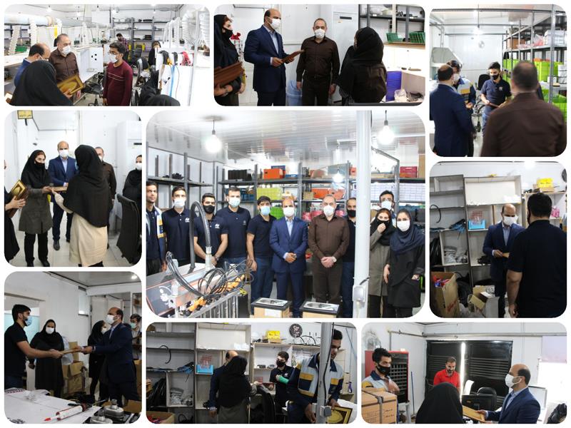 تجلیل و گرامیداشت زحمات کارگران کارخانه در هفته بزرگداشت کار و کارگر توسط مدیریت محترم مجموعه نگارخودرو تجلیل و گرامیداشت زحمات کارگران کارخانه در هفته بزرگداشت کار و کارگر توسط مدیریت محترم مجموعه نگارخودرو